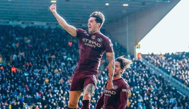 Imagen de Manchester City lo ganó en el final y está al acecho en la Premier League