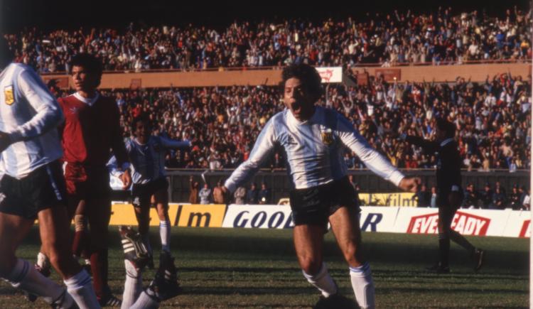 Imagen de Miguel Russo: el dolor por perderse el Mundial 1986 y la noche que se durmió siendo DT de la Selección
