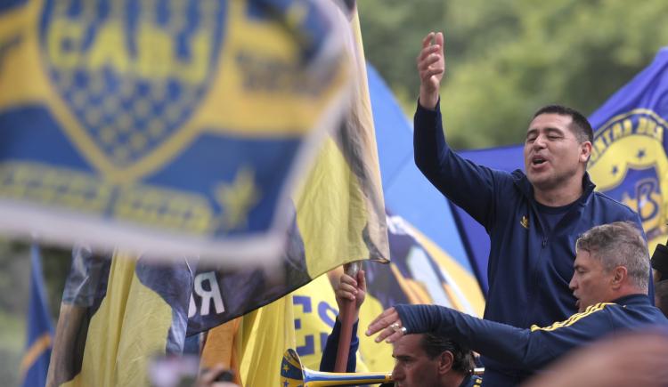 Imagen de Se realizó el traspaso de mando y Riquelme es el nuevo presidente de Boca