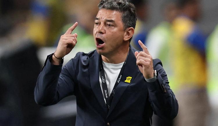 Imagen de Dos días después de que quieran echarlo, Gallardo dirigió a Al Ittihad