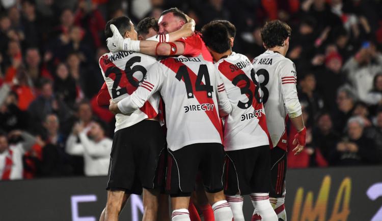 Imagen de River sufrió ante Libertad, se clasificó por penales y chocará con Palmeiras