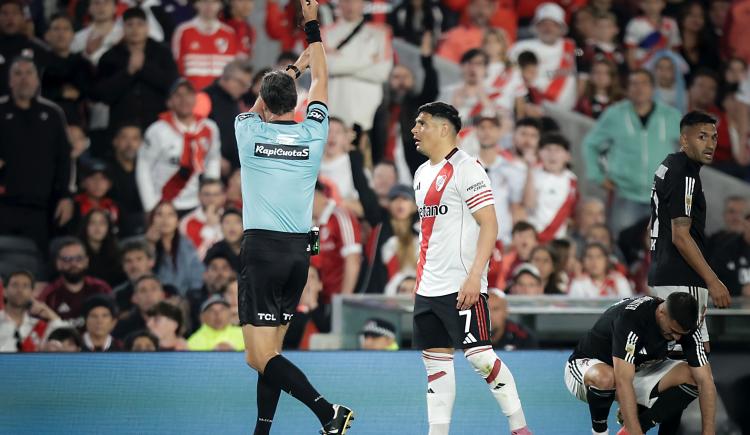 Imagen de Se conoció cuál fue el insulto de Maximiliano Salas que le costó la roja ante Riestra