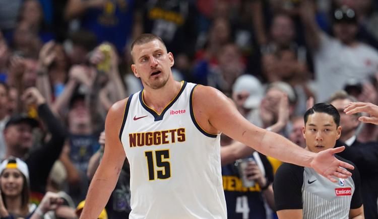Imagen de Nikola Jokic ingresó a un podio selecto en la historia de la NBA