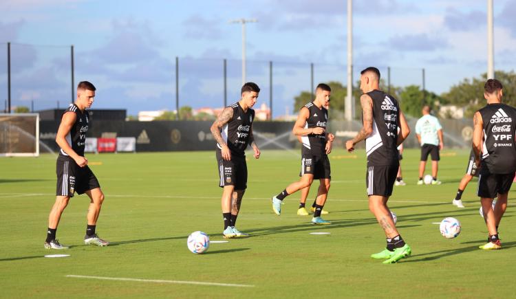 Imagen de El equipo que tiene en mente Lionel Scaloni, sin Cuti Romero y ¿con sorpresas?
