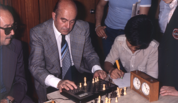 Imagen de ¿Esto es IA?: el curioso torneo de ajedrez jugado en Buenos Aires