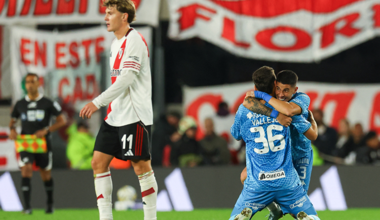 Imagen de Nuevo papelón de River en el Monumental: Atlético Tucumán lo venció y cortó una racha de 464 días sin ganar de visitante
