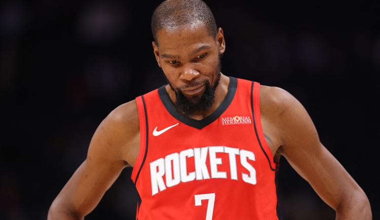 Imagen de Tensión en la NBA: Kevin Durant estalló de furia contra un fanático y lo insultó en la cara