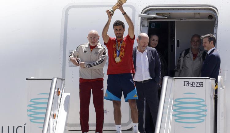 Imagen de Llegó el campeón: la Copa del Mundo ya está en España