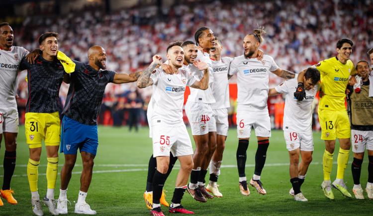 Imagen de Con presencia argentina, Sevilla goleó a Manchester United