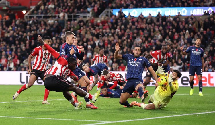 Imagen de Arsenal no pudo sostener la ventaja y Sunderland se lo empató 2-2 en el descuento