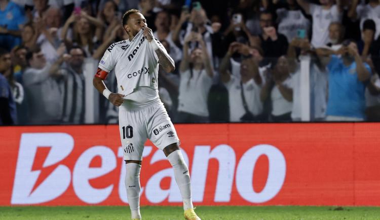 Imagen de Neymar Jr volvió con goles pero su Santos no levanta