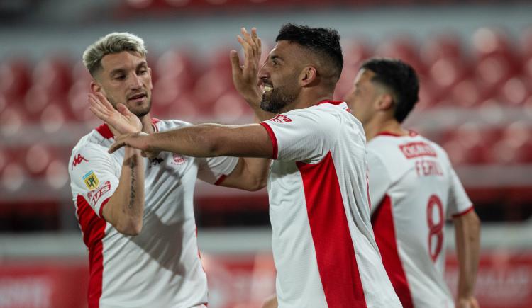 Imagen de Por un gol de Wanchope y la eficacia en los penales, Huracán eliminó a Argentinos y avanzó en la Copa Argentina