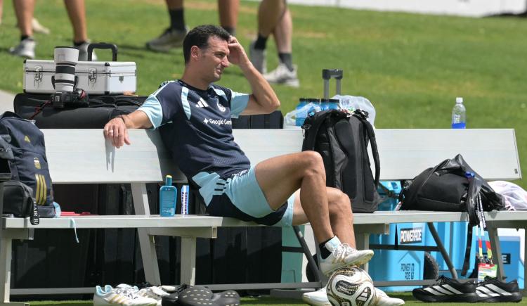 Imagen de Dolor de cabeza para Scaloni: la Selección Argentina desafectó a dos futbolistas