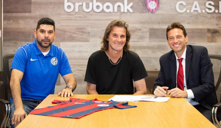 Imagen de Rubén Insúa ya firmó su nuevo contrato con San Lorenzo