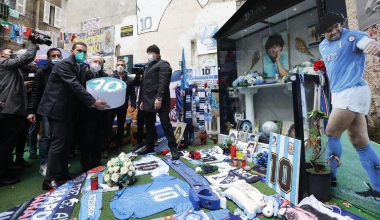 Imagen de EL PRESIDENTE DEL NAPOLI Y SU HOMENAJE A MARADONA