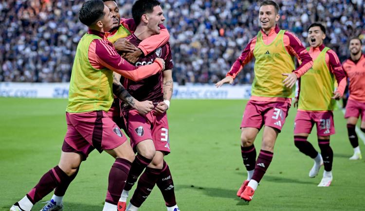 Imagen de River jugó en el Bosque mientras el Lobo no estaba y abrochó la clasificación