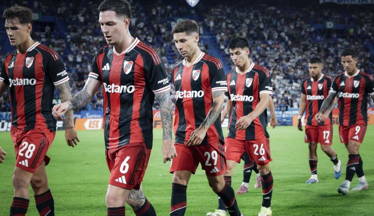 Imagen de River continúa en caída libre: perdió 1-0 con Vélez y no sale del pozo