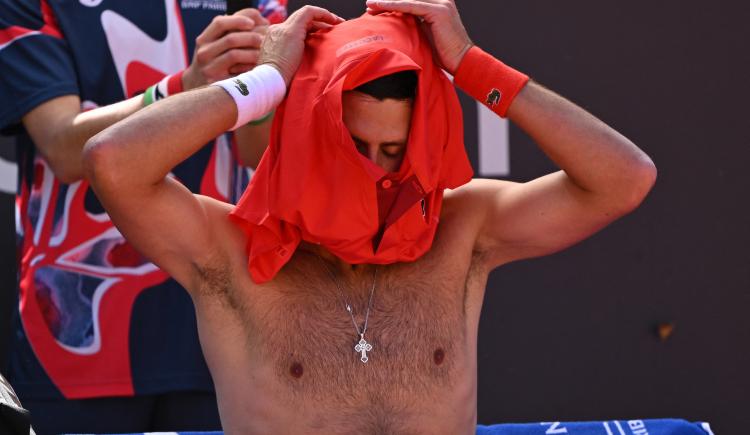 Imagen de Djokovic intentó explicar su derrota: "Puede ser que el botellazo haya influido"