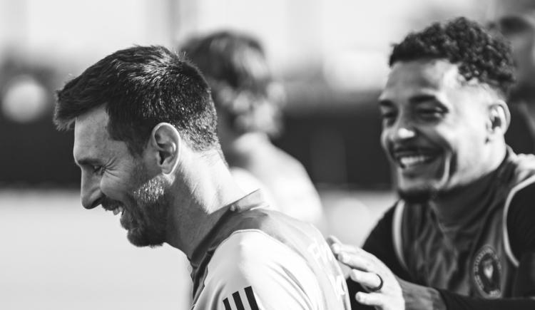 Imagen de Furor por Messi: el capitán de El Salvador, un fanático más