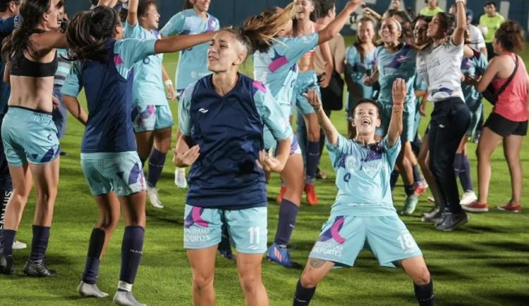 Imagen de Revolución puntana: el equipo de fútbol femenino que arrasa camino a la primera división