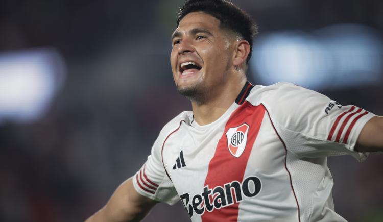 Imagen de Maxi Salas, a fondo: el cruce con Racing, el duelo contra Marcos Rojo y la meta cumplida con River