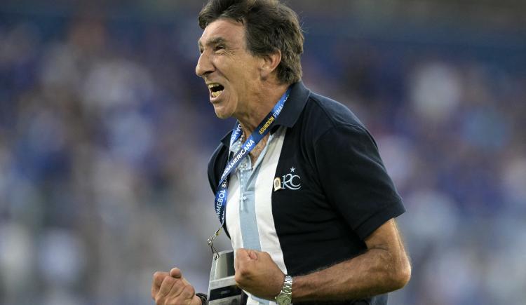Imagen de Gustavo Costas, el escultor de la obra Académica: "Mi viejo me metió en esta droga que es Racing"