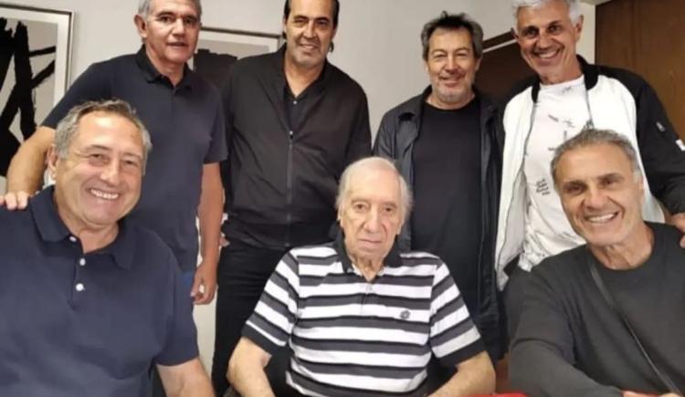 Imagen de Los campeones del mundo del '86 visitaron a Carlos Bilardo
