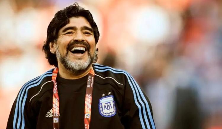 Imagen de ¿Puede ser que siempre aparezca una nueva foto de Maradona?