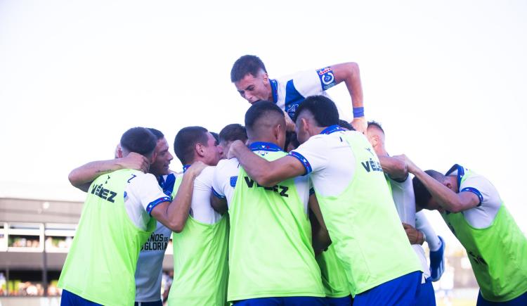 Imagen de Tres uruguayos en Vélez después de 14 años