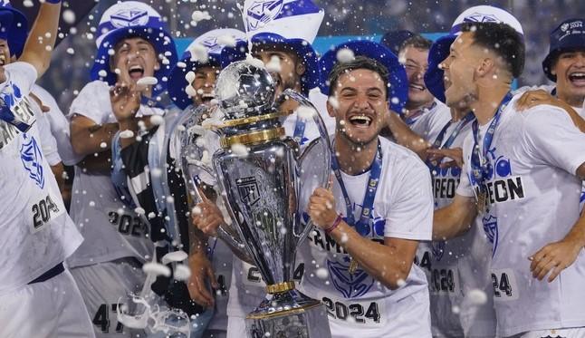Imagen de Francisco Pizzini, figura de Vélez, se acordó de Huracán: "Teníamos un poquito de bronca"