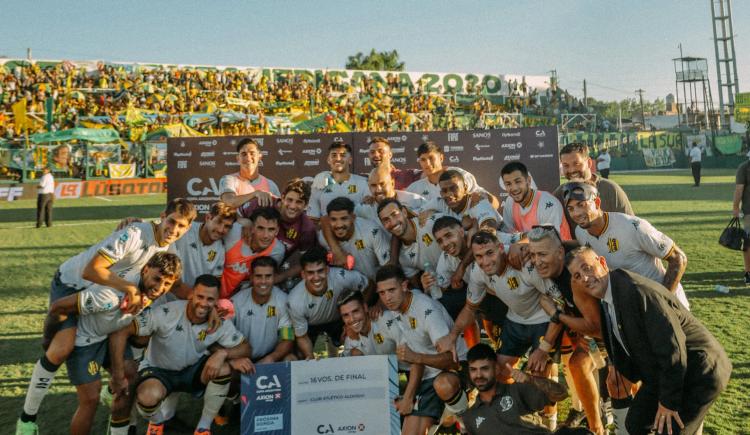 Imagen de Aldosivi rompe el maleficio: goleada ante San Miguel y fin a una racha de nueve años en la Copa Argentina