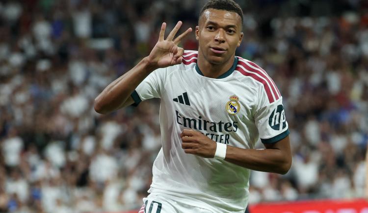 Imagen de Cuántos hat-tricks marcó Kylian Mbappé en su carrera