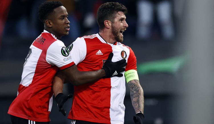 Imagen de Senesi anotó en la igualdad del Feyenoord