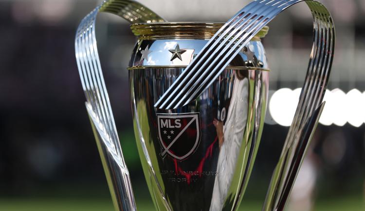 Imagen de No todo es color de rosa en la liga de Messi: La MLS suspendió de por vida a dos jugadores