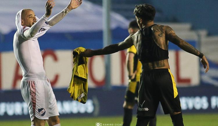 Imagen de POLÉMICA EN URUGUAY POR UN FRUSTRADO INTERCAMBIO DE CAMISETAS DE D'ALESSANDRO