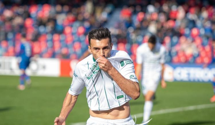 Imagen de Banfield venció a Tigre sobre el final en Victoria