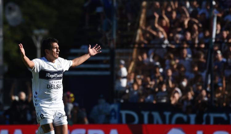 Imagen de El último baile del ídolo: el "Pulga" Rodríguez fue presentado en su nuevo club