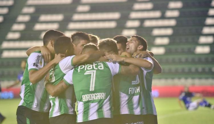 Imagen de BANFIELD, TRIUNFO AGÓNICO Y PUNTA EN SOLEDAD