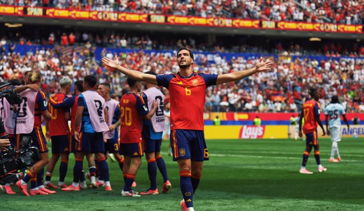 Imagen de A España le rompieron el arco invicto pero no la ilusión: triunfo agónico y pase a semifinales