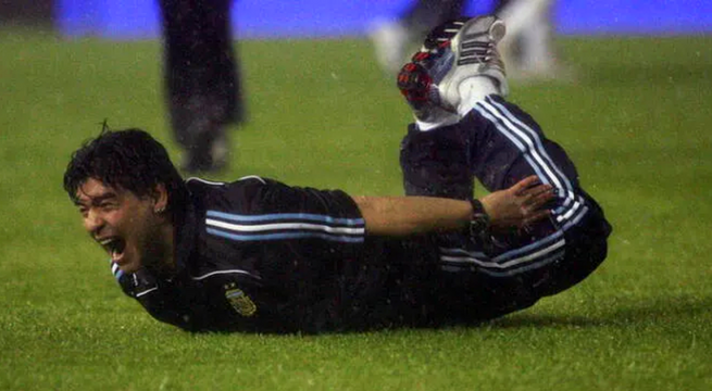 Imagen de Los hinchas de River cantaron por Maradona