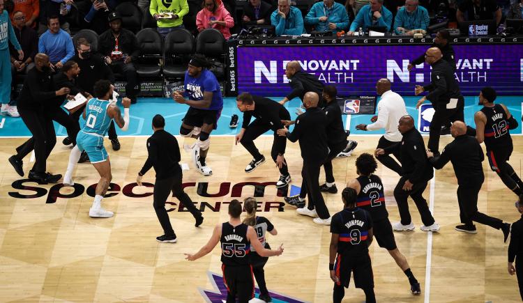 Imagen de Batalla campal en la NBA: manotazos, trompadas y 4 expulsados