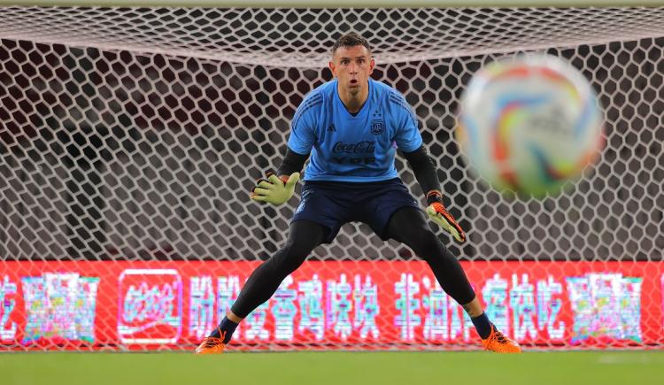 Imagen de Cuántas vallas invictas lleva Emiliano Martínez en Argentina
