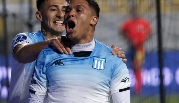 Imagen de Racing ganó en Chile y puso un pie en cuartos de final