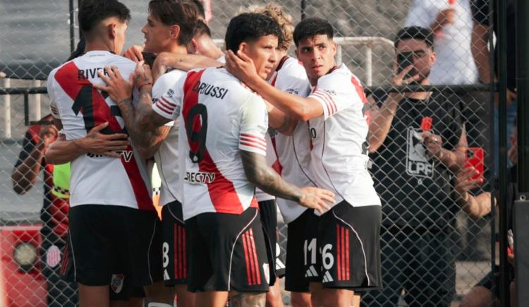 Imagen de Lo ganó de Guapo: River venció como visitante a Barracas Central y comenzó con el pie derecho