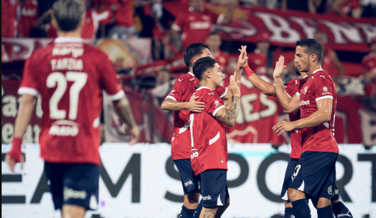 Imagen de Independiente venció a Defensor Sporting en un encuentro marcado por los incidentes