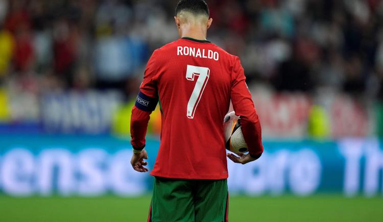 Imagen de Hundieron a Cristiano: "Es un gran goleador pero no tiene el genio de Messi o Maradona"