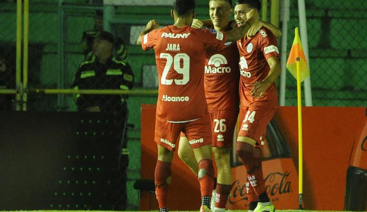 Imagen de Con uno menos, Belgrano sumó su primer triunfo en la Copa Sudamericana