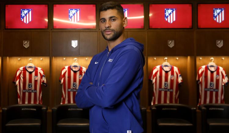Imagen de Cuti Romero es Colchonero: firmó, fue presentado y ya se entrenó con Atlético de Madrid