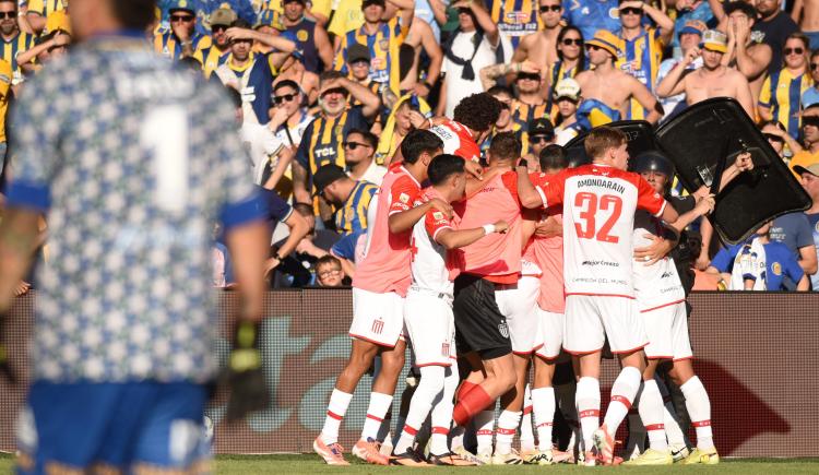 Imagen de Pasillo directo a la eliminación: Estudiantes dio el golpe y borró a Rosario Central en Arroyito