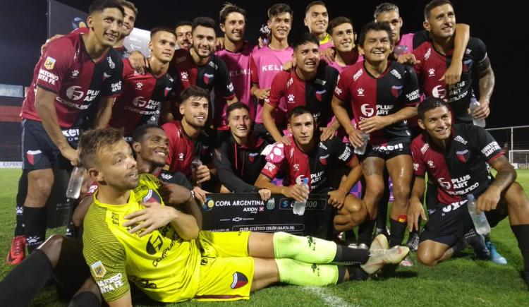 Imagen de COLÓN AVANZÓ EN LA COPA ARGENTINA CON LO JUSTO